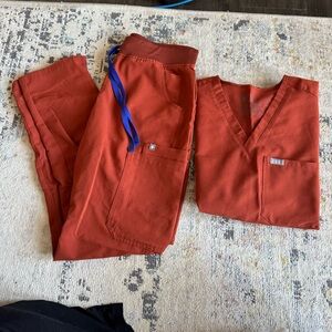 High Wasted Yola Skinny pants and Catarina one pocket scrub top in Auburn